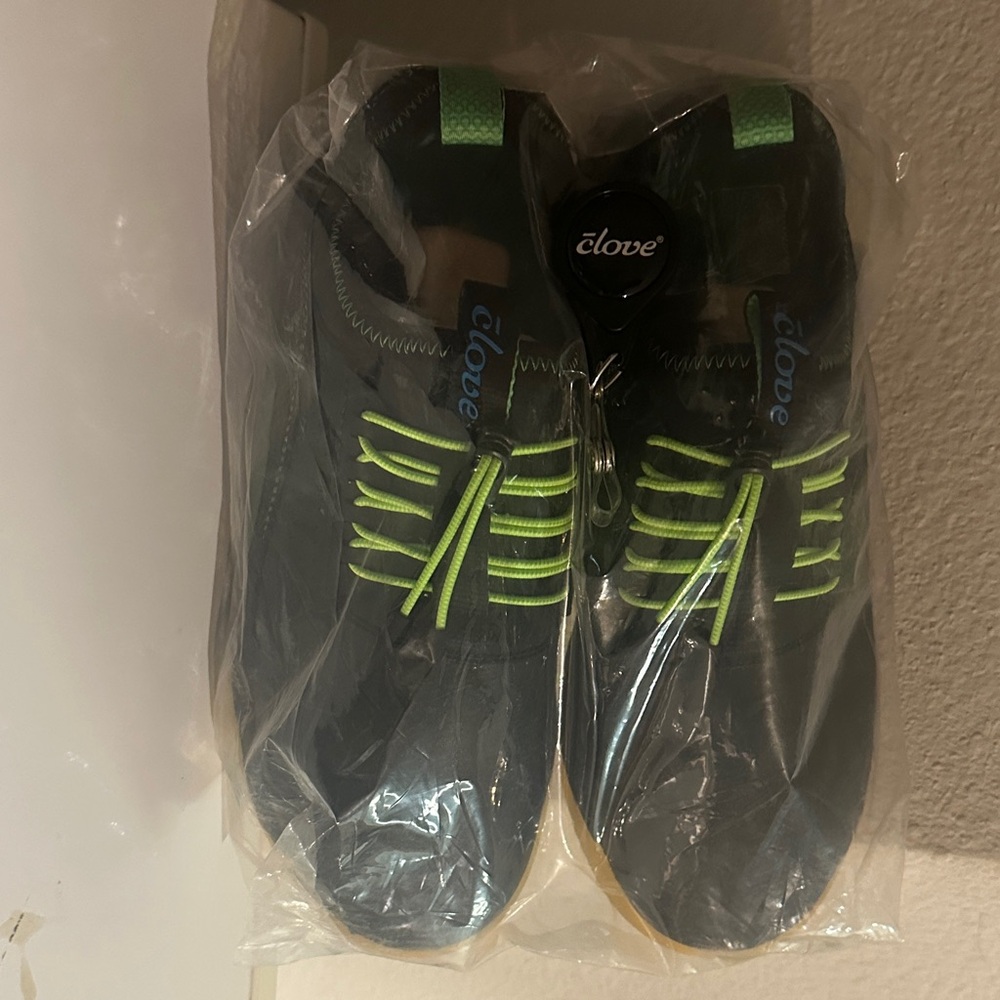Clove Brand New sz 7 Black/Neon Green #1 Healthcare & Workwear shoes w/lanyard.